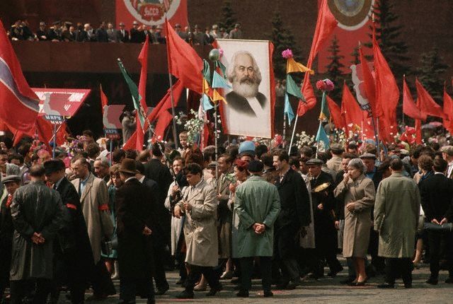 На первомайской демонстрации в Москве, 1964