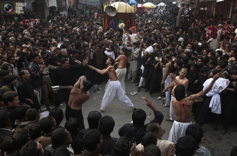 Запрещенные религиозные обряды, действующие по сей день (фото). Ashara041