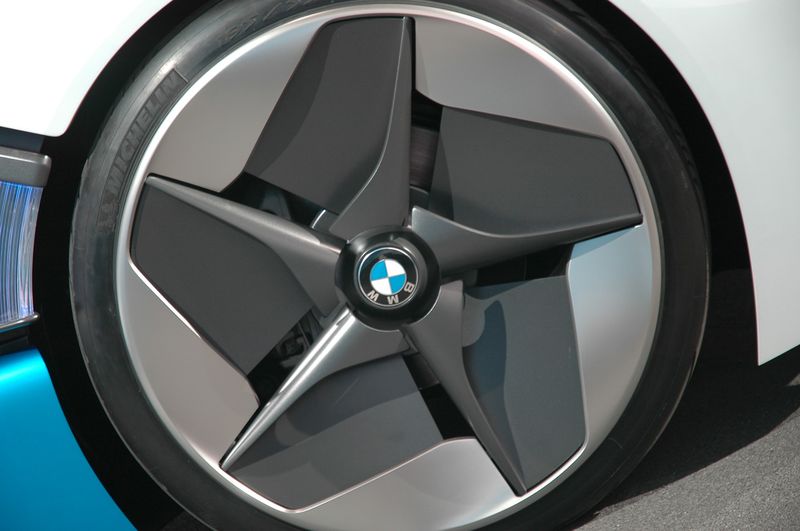 Новый гибрид от BMW получит название i8 (23 фото)