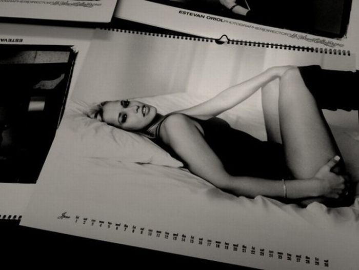 Подборка эротических календарей на 2012 год (107 фото НЮ) .