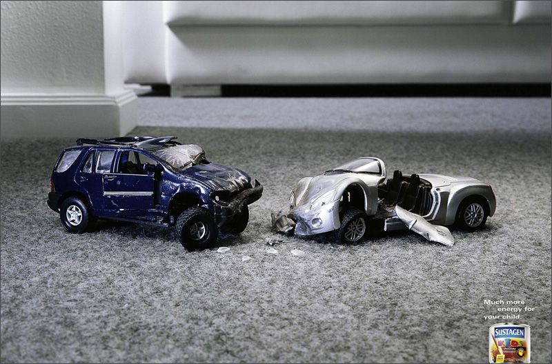 Разбитые модели. Сломанные машины игрушки. Аварии игрушечных машинок. Поломанные машинки Игрушечные. Разбитые Игрушечные машинки.