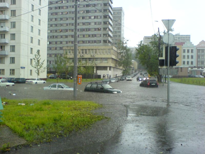 3 июня 2006. Москва 2006. Москва июнь 2006 года. Потоп на Бауманской. Июнь 2006 фото.