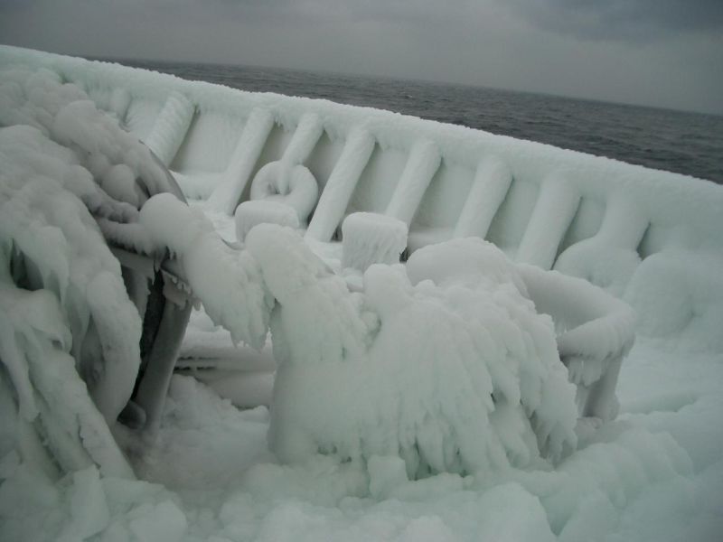 Балтийское море корабль лёд. Ледяными кораблями плавающими в Северном Вьетнаме называют. Фото корабли в ледяной ловушке Балтика. Монолитный лед покрытый корабль.