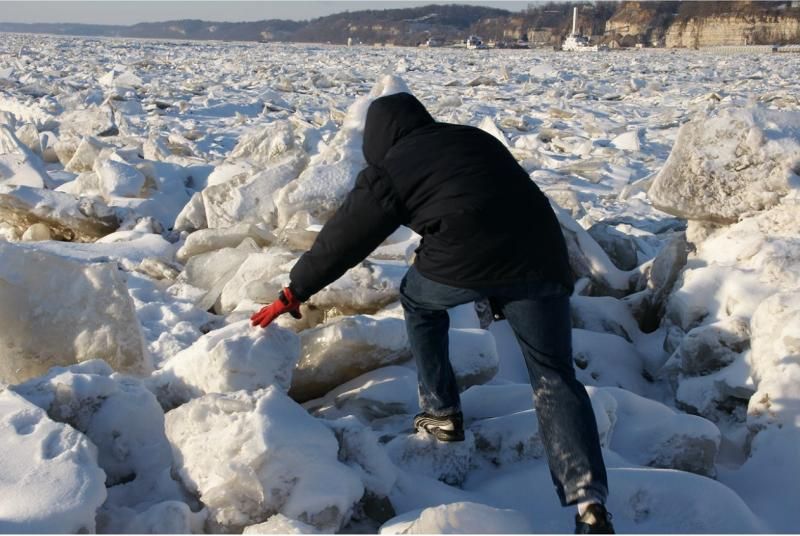 Человек во льду фото