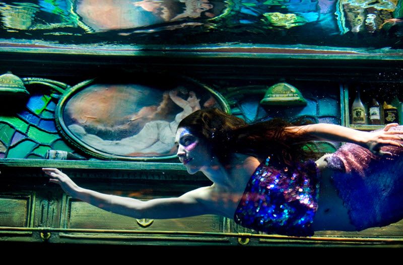 Эллен Хэнкок отрабатывает движения в аквариуме. (Lezlie Sterling)