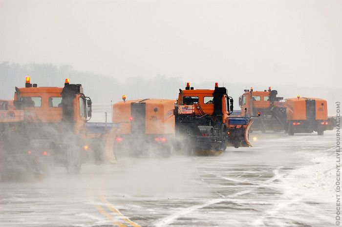 Борьба аэропорта Домодедово со снегом и льдом (38 фото + текст)