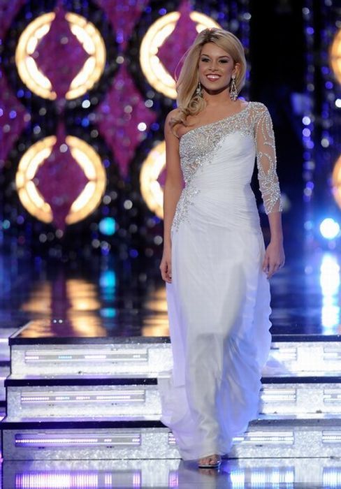 "Мисс Америка 2011" стала 17-летняя блондинка (15 фото)