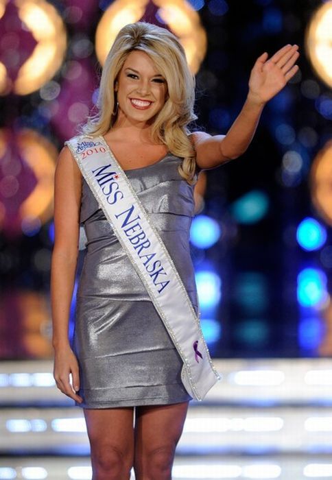"Мисс Америка 2011" стала 17-летняя блондинка (15 фото)