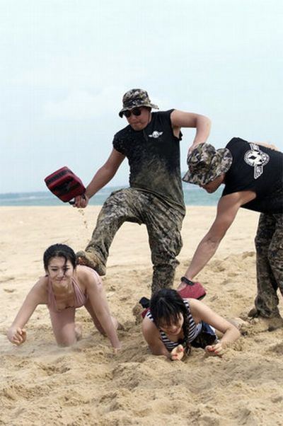 Курсы подготовки телохранителей на пляже (9 фото)