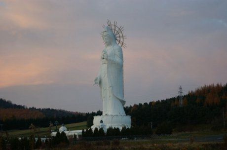 Самые высокие статуи мира (10 фото)