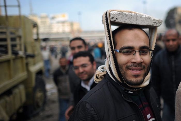 Самодельные каски и шлемы египетских демонстрантов (10)