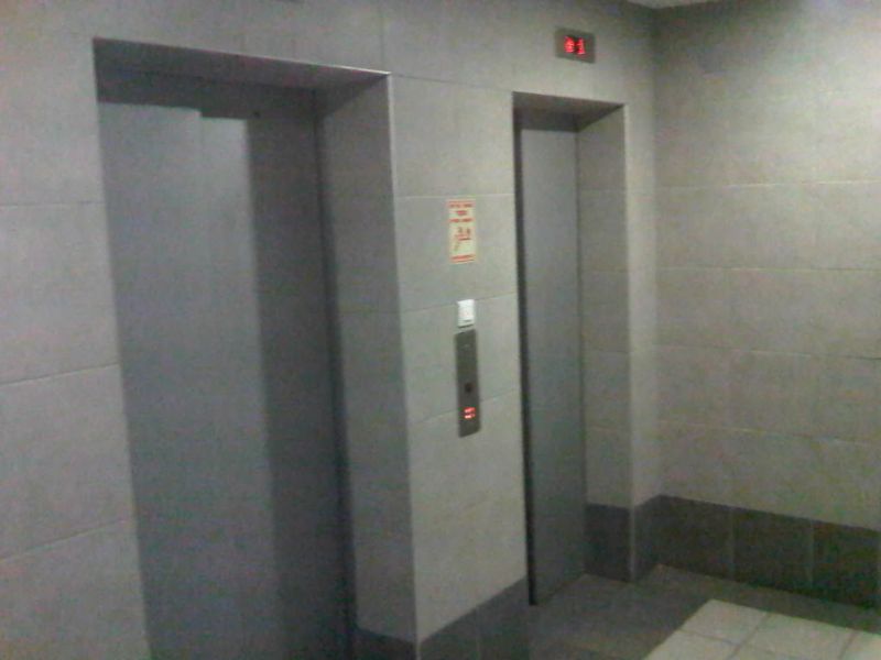 Фото подъезда с лифтом