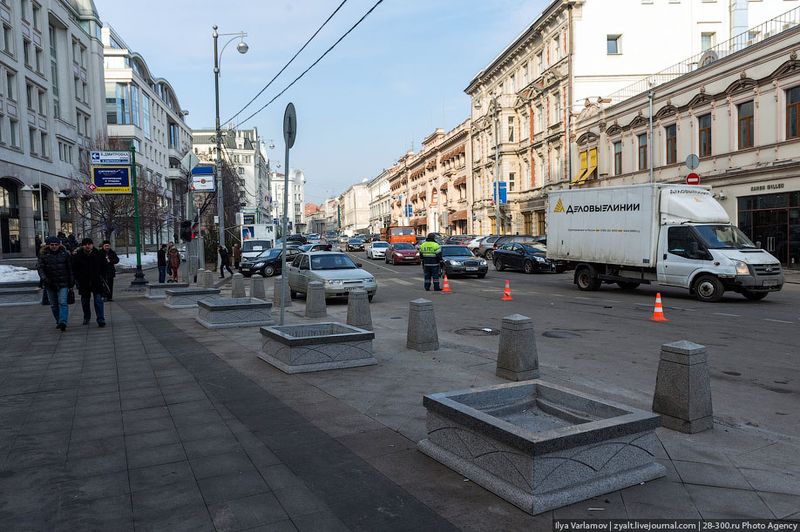 Московская 35. Пешеходные зоны Москвы. Пешеходные ограничения в центре Москвы. Траруар Москва. Pedestrian area in Moscow.