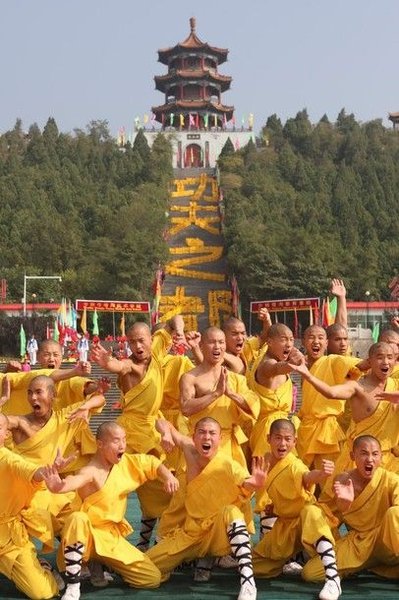 Шаолиньские монахи и футбол ... (12 фото)