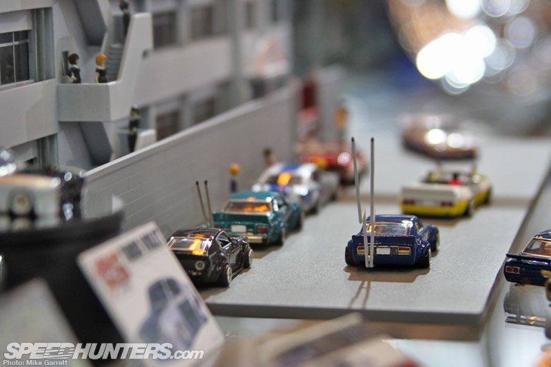 Коллекция масштабных моделей японских автомобилей.