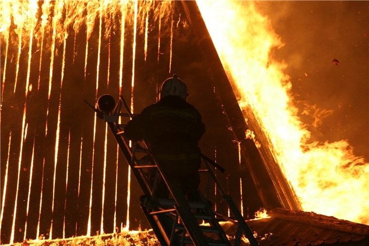 Огонь 21. Пожар в Кремле. Пожар в Кремле фото. Пожары в НН Кремле. Пожар в Кремле ночью.