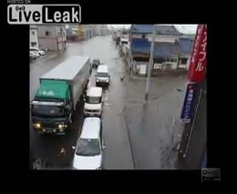 Еще одно видео цунами в Японии