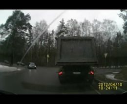 Взрыв колеса у грузовика