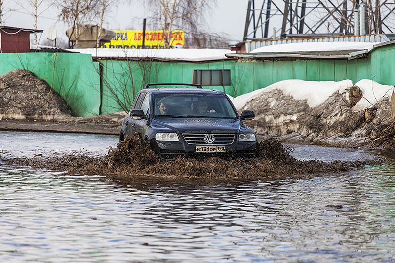 Машина в луже картинки