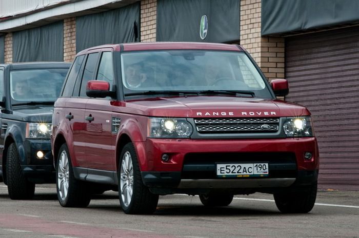 Тест драйв рендж ровер. Рендж Ровер Суперчардж 2010. Range Rover Sport 2010. Рендж Ровер спорт 2010 красный. Range Rover Vogue 2008 красный.