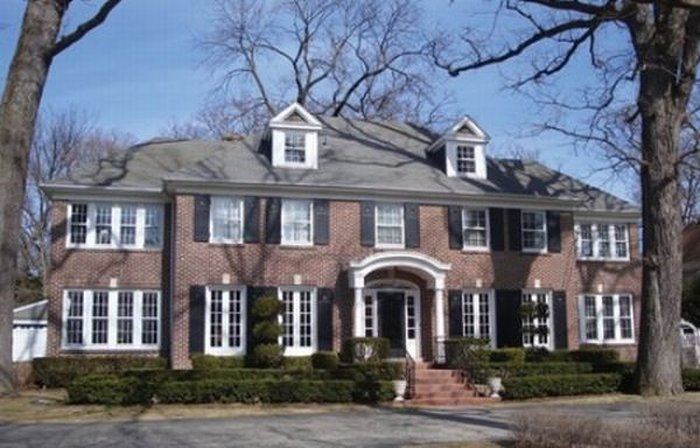 Дом из фильма «Один дома» продается за $2,4 млн ()