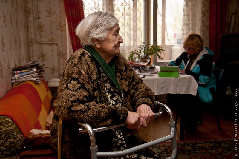 Социальное обслуживание пожилых людей фото