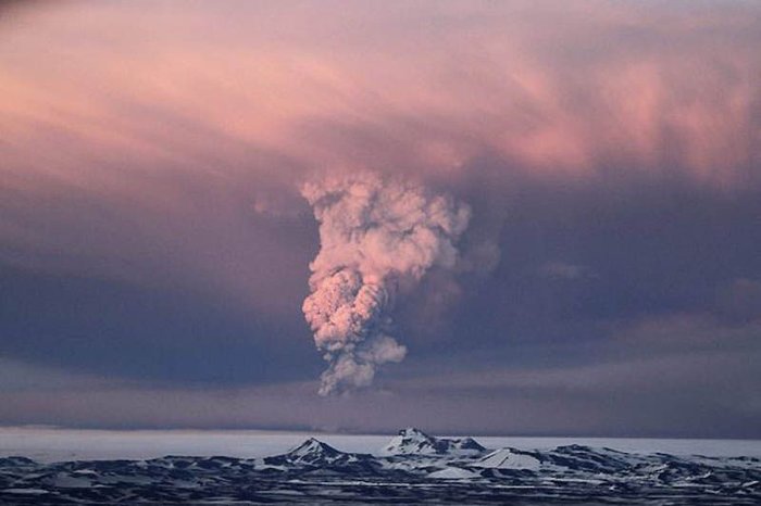 Извержение исландского вулкана Гримсвотн (21 фото)