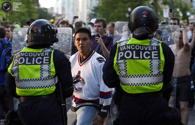 vancouvu Хоккейные фанаты устроили погром в Ванкувере