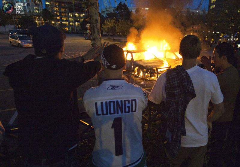 vancouwB Хоккейные фанаты устроили погром в Ванкувере