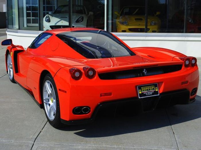 Продаются легендарные Ferrari F40, F50 и Enzo (20 фото) .