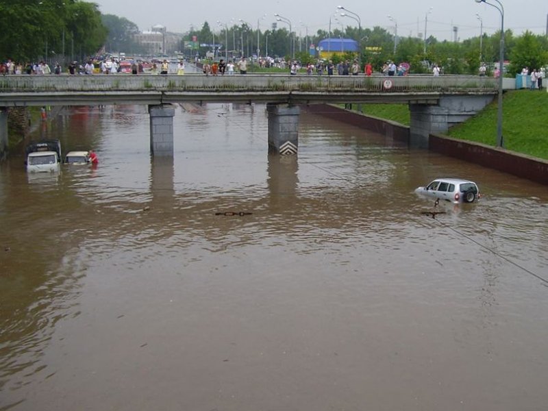 Казань ливень. Ливень в Казани. Казань затопило. Потоп в Казани. Наводнение в Казани вчера.