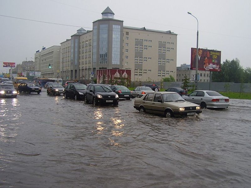 Казань ливень. Казань затопило. Ливень в Казани. Казань наводнение. Потоп в Казани.