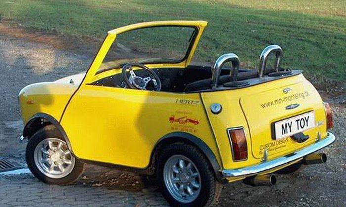 Машинка чуть чуть. Маленькая настоящая машина. Детская машина на бензине с крышей. Маленькая желтая машинка. Маленькие машинки настоящие.