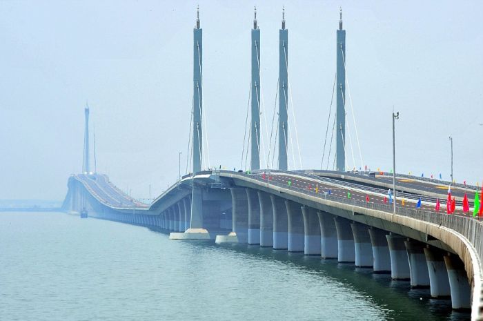 Китай наводит гигантские мосты (14 фото + видео)