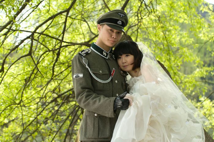 Фашистские свадьбы в Китае (15 фото)
