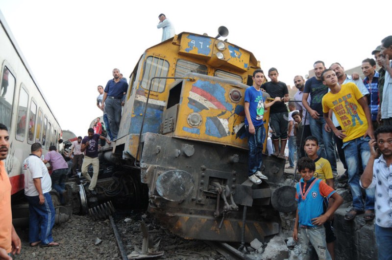 Four people in a train crash. Крушение поезда в Египте. Поезда в Египте. Тепловозы Египта.