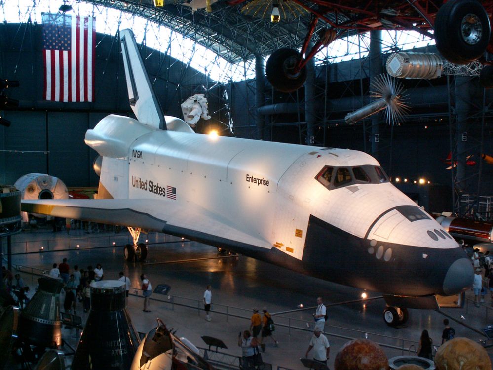 Shuttle отзывы. Спейс шаттл 1969. Корабль Спейс шаттл. Космический шаттл США. Спейс шаттл в музее.