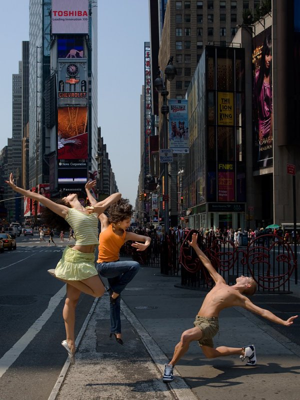 Танцуй везде. Танцы на улице. Танцы на улицах города.