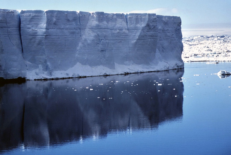 Ледовый значение. Ледяная стена в Австралии. Айсберг явление природы. Стена льда. Айсберг фото.