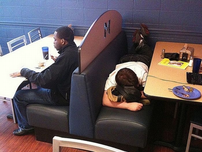 Студенты спят на парах. Поспать 15