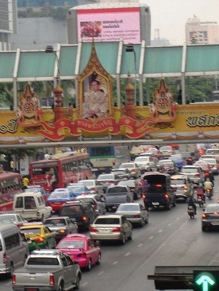 Around traffic. Что безумная пробка.