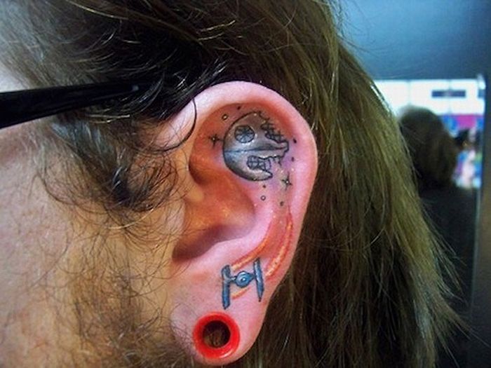 Tattoo en la oreja