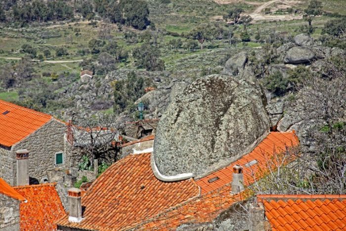 Самая португальская деревня Португалии – Монсанто (11 фото)