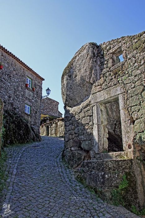 Самая португальская деревня Португалии – Монсанто (11 фото)