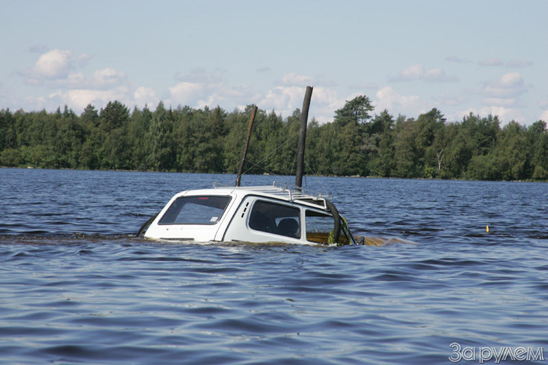 Нива амфибия. Нива под водой. Нива ездит под водой.