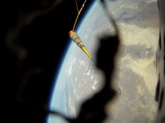 Самодельная ракета долетела до космоса (19 фото + 1 видео)