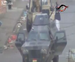 Лоялисты взорвали БТР йеменской армии