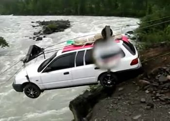 Переправа автомобиля через реку