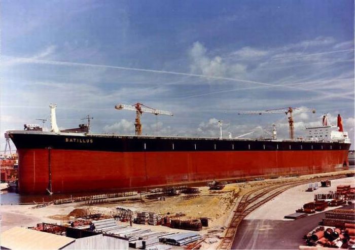 Как строятся огромные танкеры (36 фото)