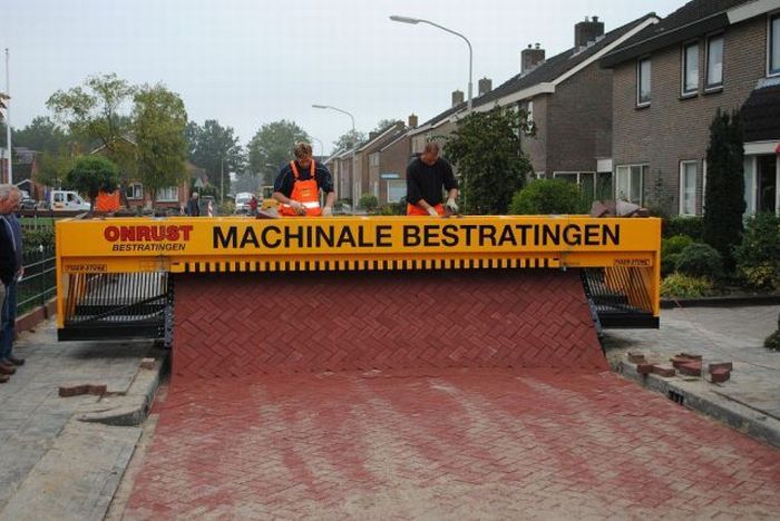 Как кладут дороги в Голландии (24 фото + видео)